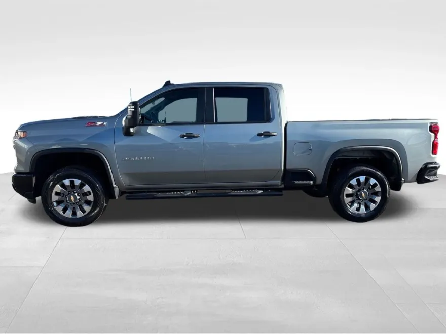 2024 Chevrolet Silverado 2500HD Custom photo 1