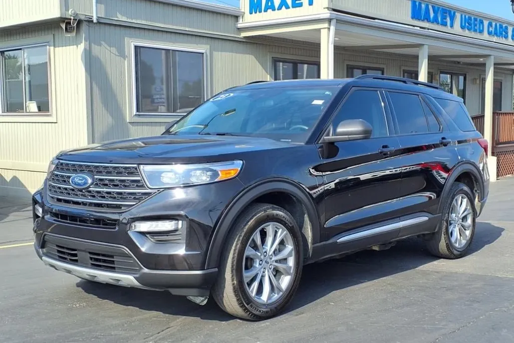 2023 Ford Explorer XLT photo 1