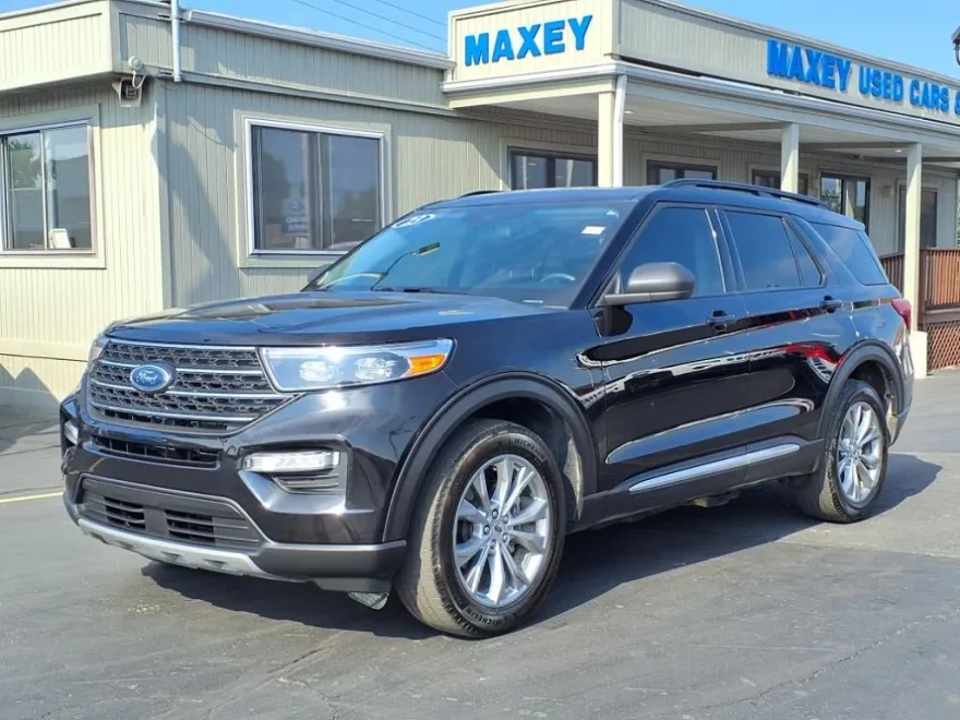 2023 Ford Explorer XLT photo 1