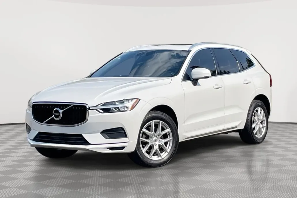 2020 Volvo XC60 Momentum photo 1
