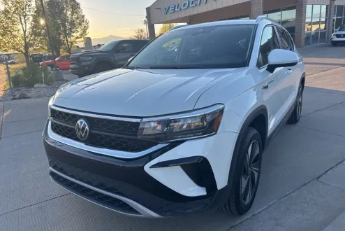 2024 Volkswagen Taos SE photo 3