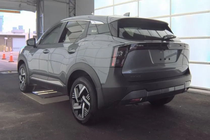 2025 Nissan Kicks SV photo 1
