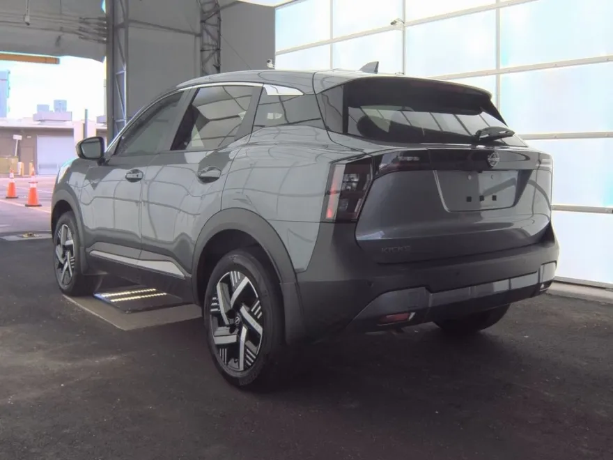 2025 Nissan Kicks SV photo 1