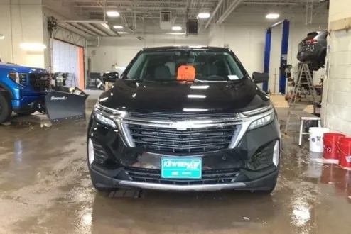 2023 Chevrolet Equinox LT photo 2