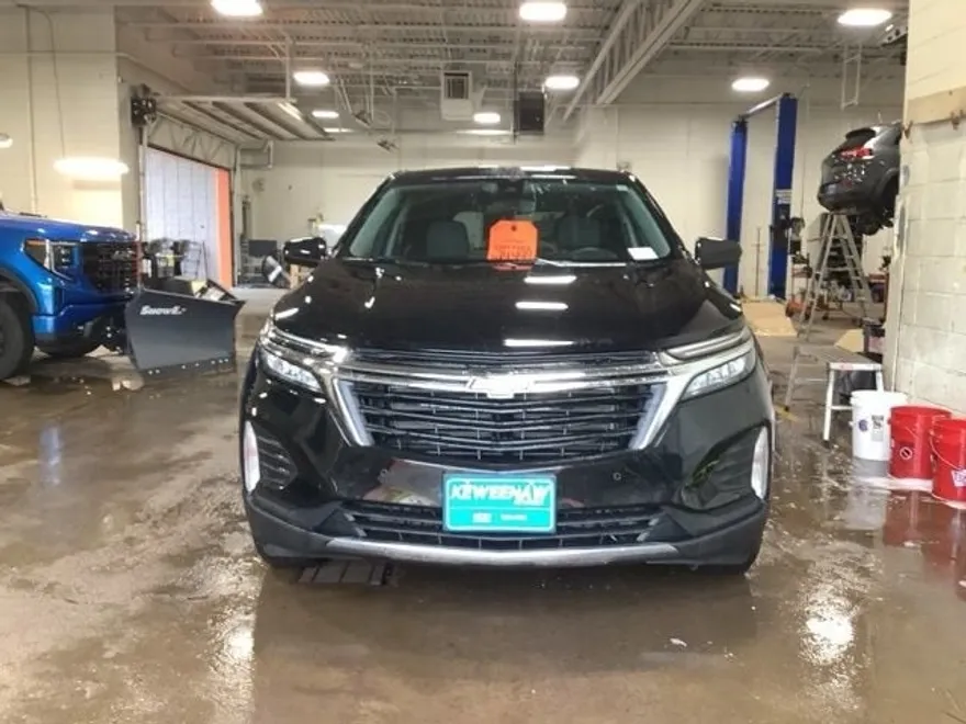 2023 Chevrolet Equinox LT photo 2
