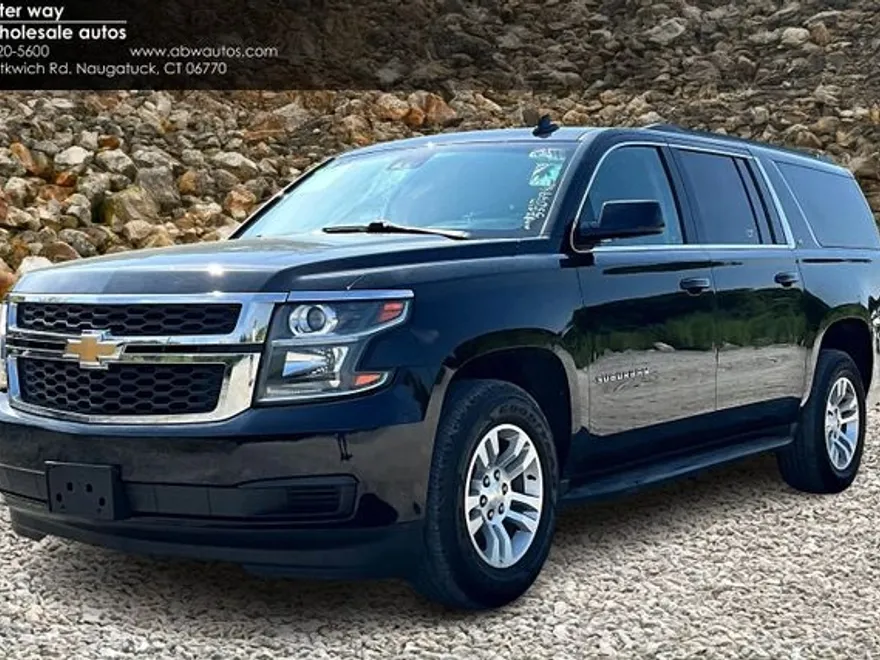 2020 Chevrolet Suburban LT photo 1