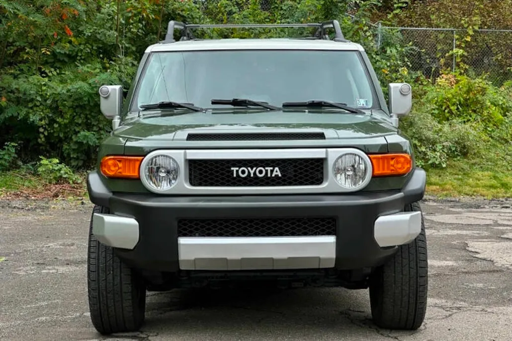 2013 Toyota FJ Cruiser Base photo 1