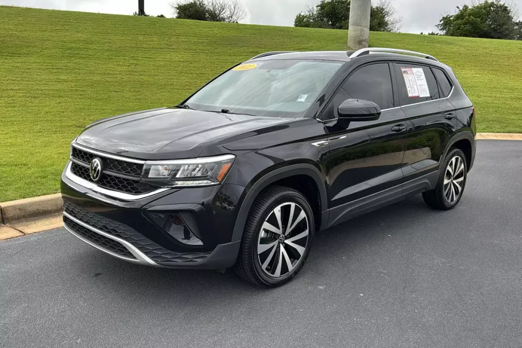 2022 Volkswagen Taos SE photo 1