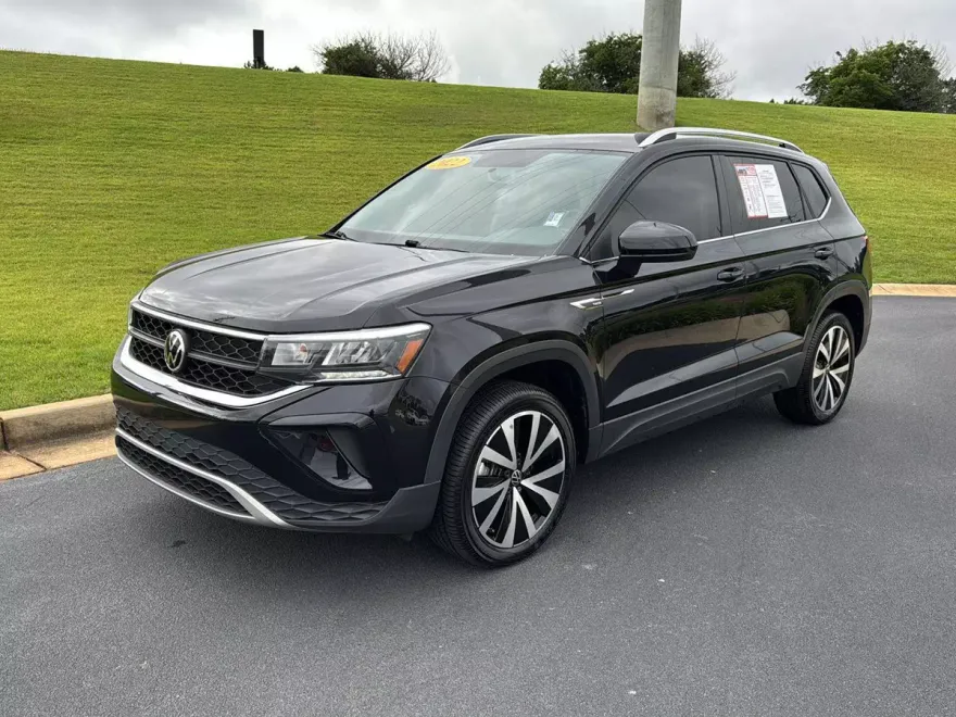 2022 Volkswagen Taos SE photo 1