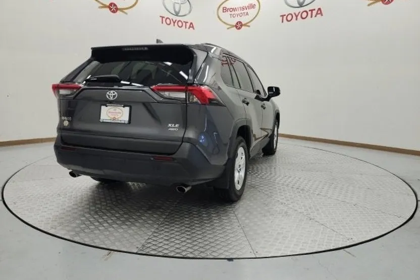 2020 Toyota RAV4 XLE photo 1