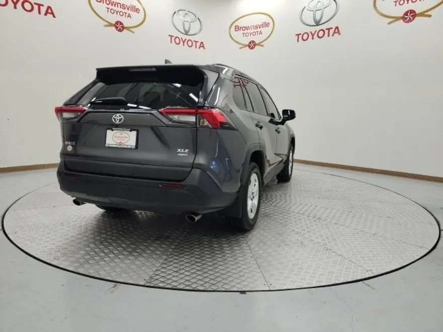 2020 Toyota RAV4 XLE photo 1
