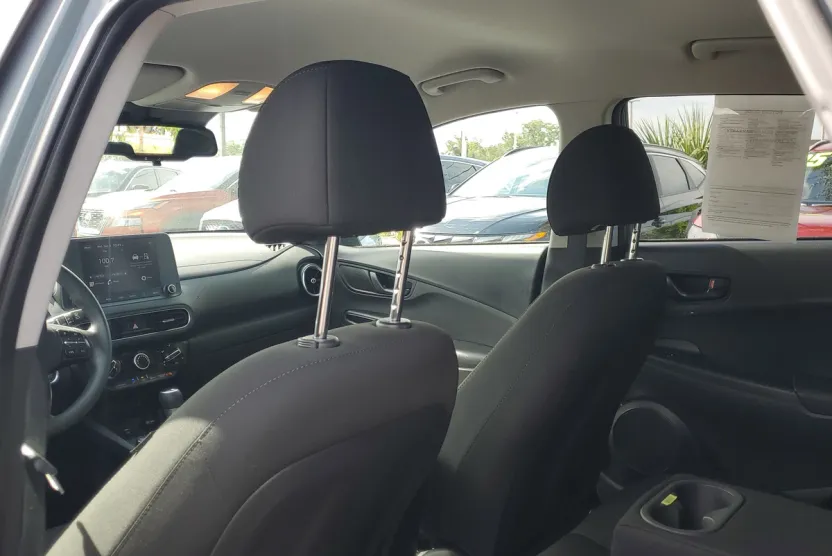 2022 Hyundai Kona SEL photo 1