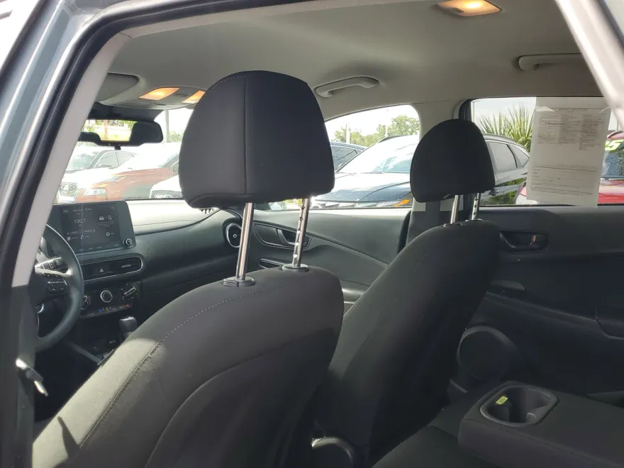 2022 Hyundai Kona SEL photo 1