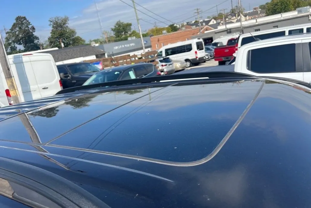 2021 Ford Explorer ST photo 1
