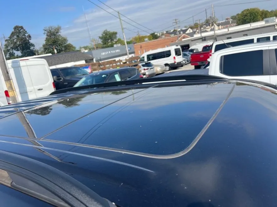 2021 Ford Explorer ST photo 1