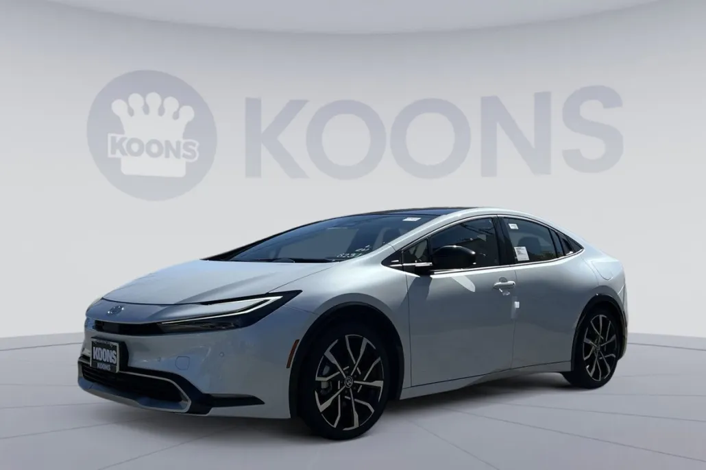 2026 Toyota Prius Plug-in Base photo 1