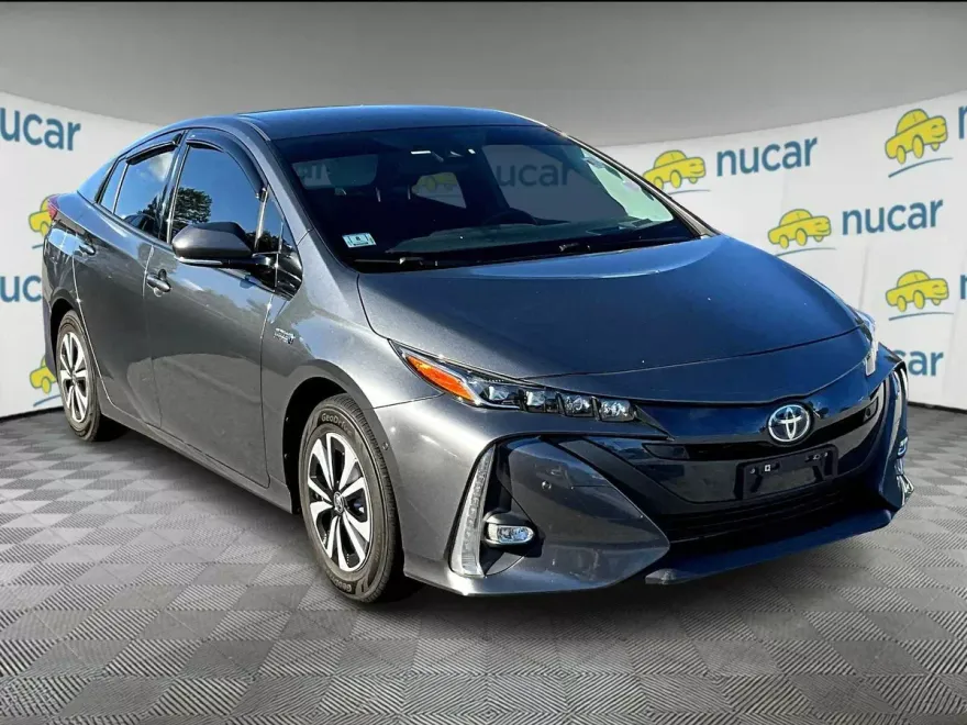 2017 Toyota Prius Prime Advanced photo 1