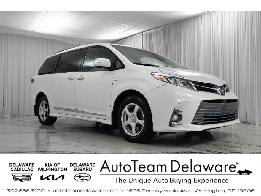 2019 Toyota Sienna Limited photo 1
