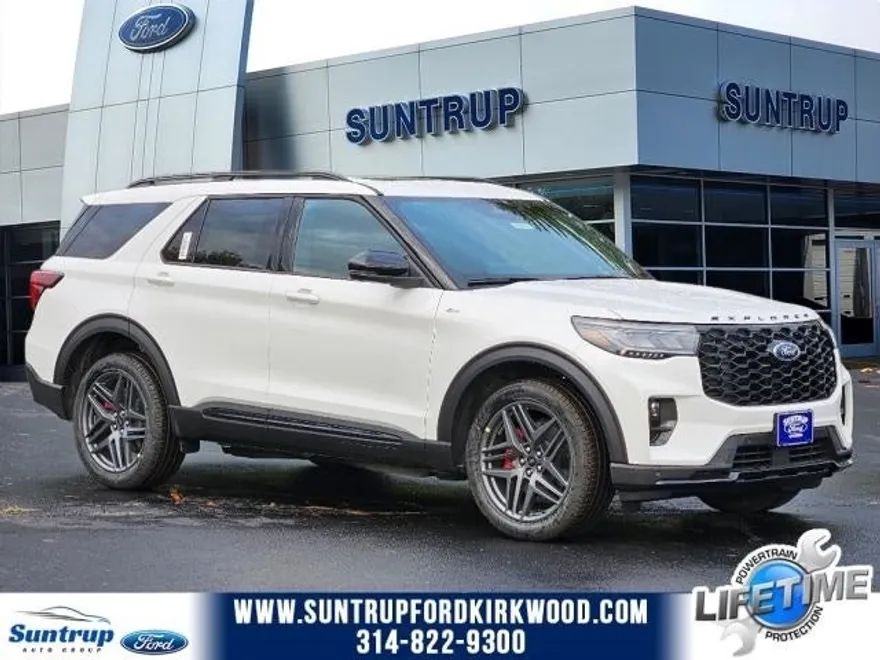 2025 Ford Explorer ST-Line photo 1