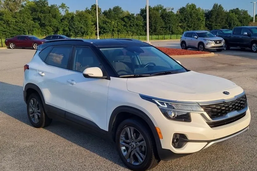 2021 Kia Seltos S photo 1