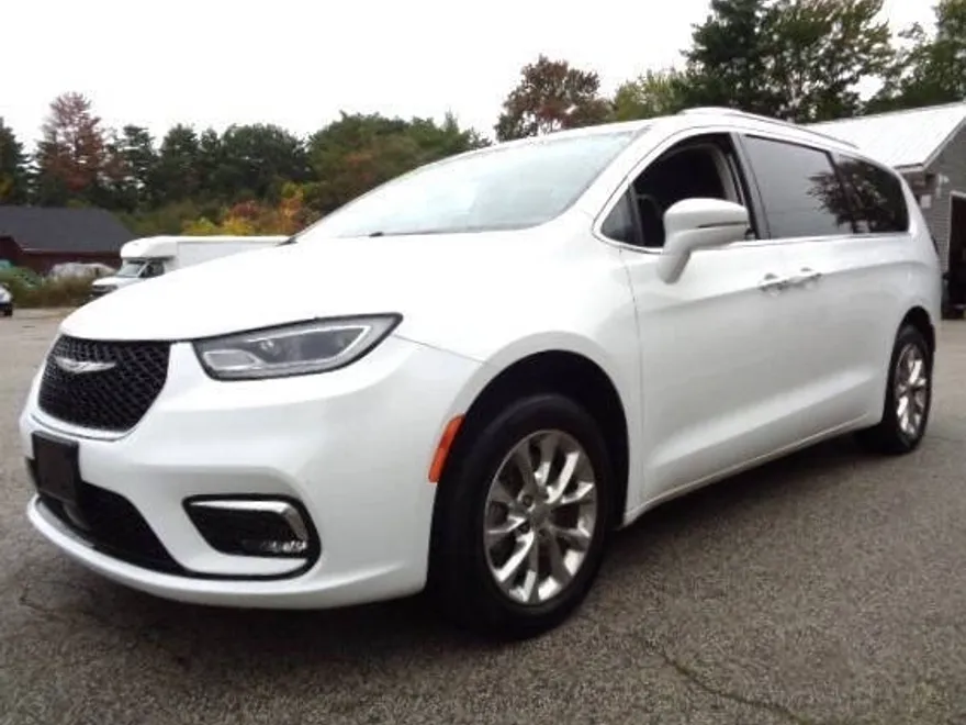 2021 Chrysler Pacifica Touring L photo 1