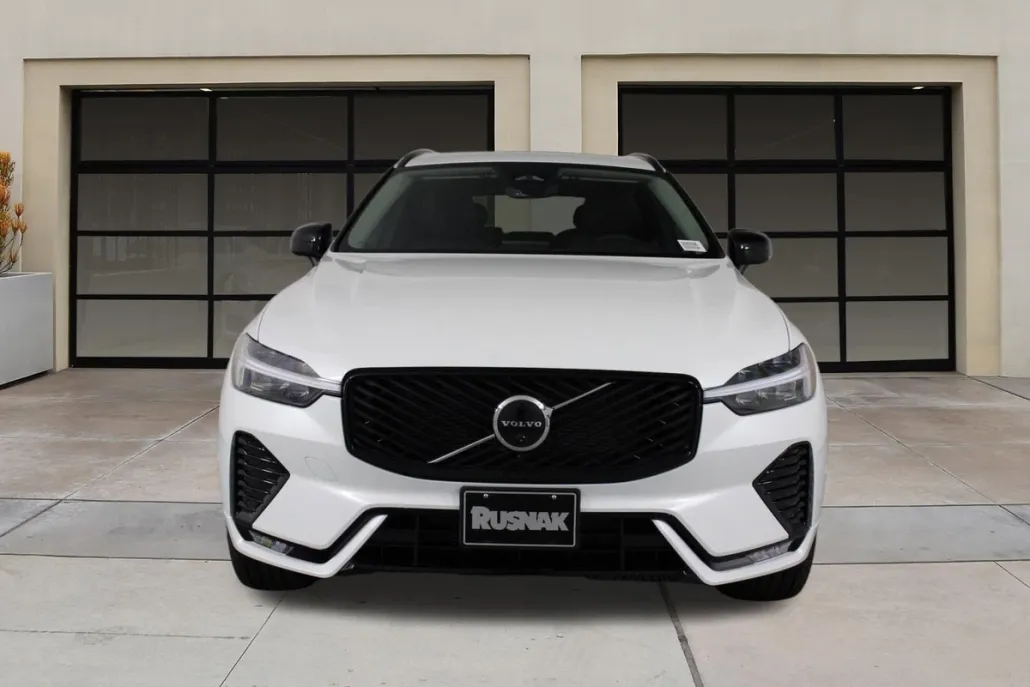 2026 Volvo XC60 B5 Plus photo 1