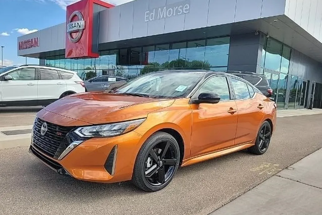 2025 Nissan Sentra SR photo 1