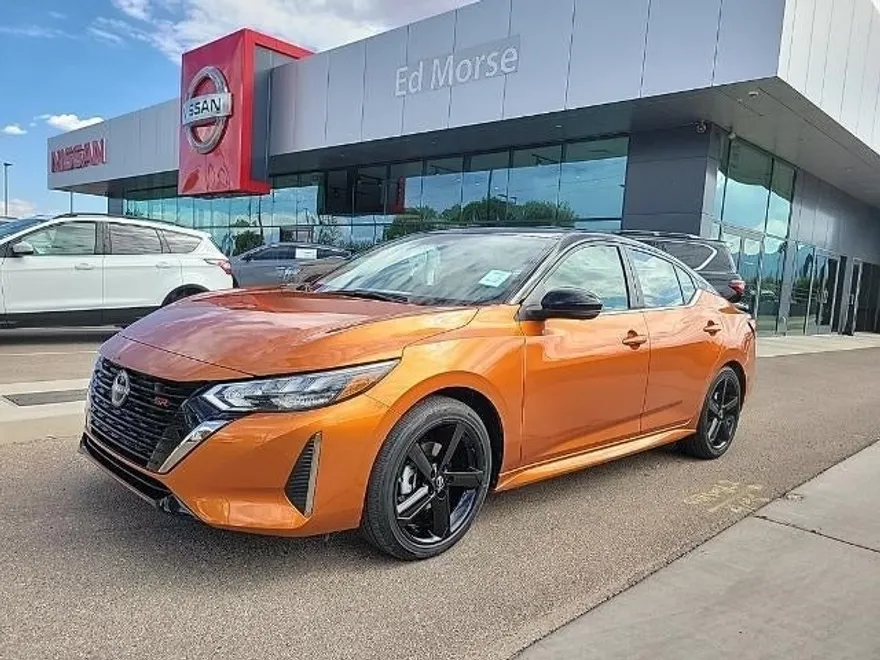 2025 Nissan Sentra SR photo 1