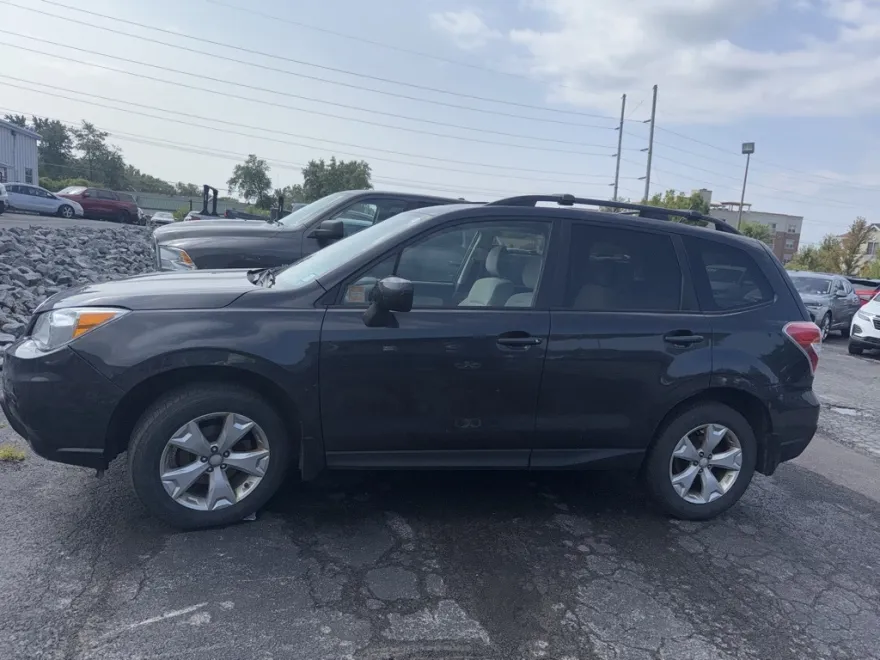 2015 Subaru Forester 2.5i Premium photo 1