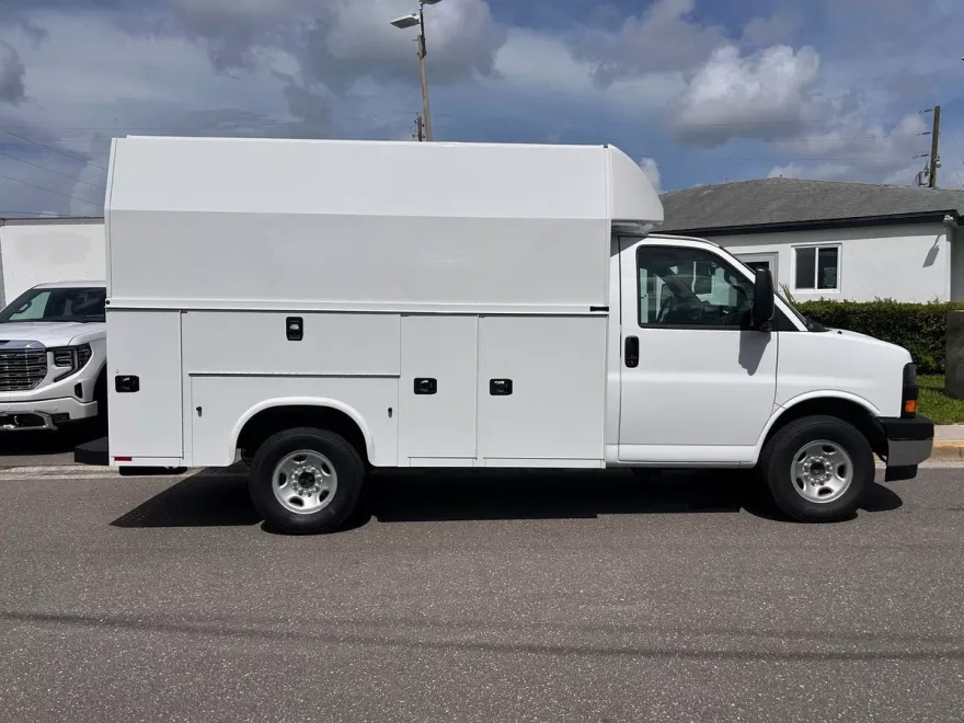 2025 Gmc Savana Cutaway 3500 photo 1