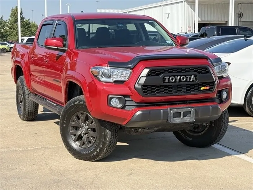 2017 Toyota Tacoma SR5 photo 1