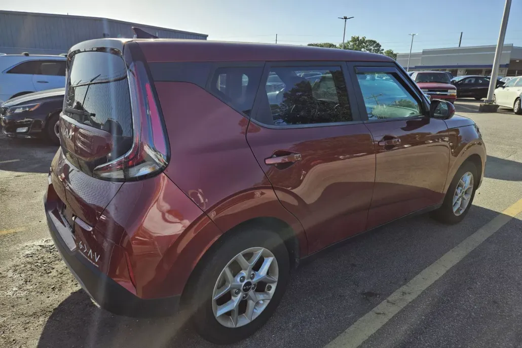 2023 Kia Soul S photo 1