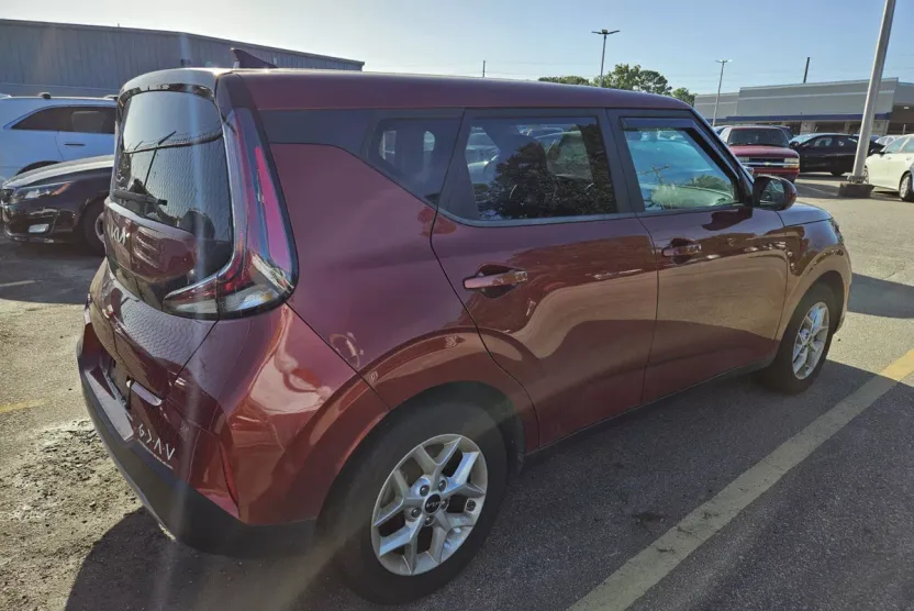 2023 Kia Soul S photo 1