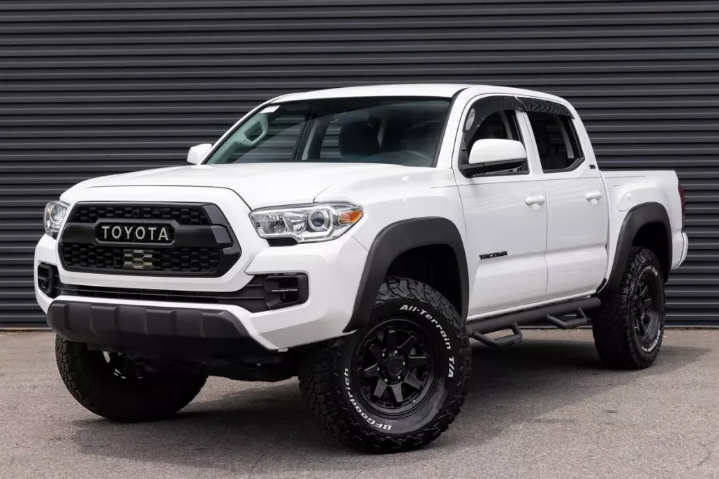 2023 Toyota Tacoma SR photo 1