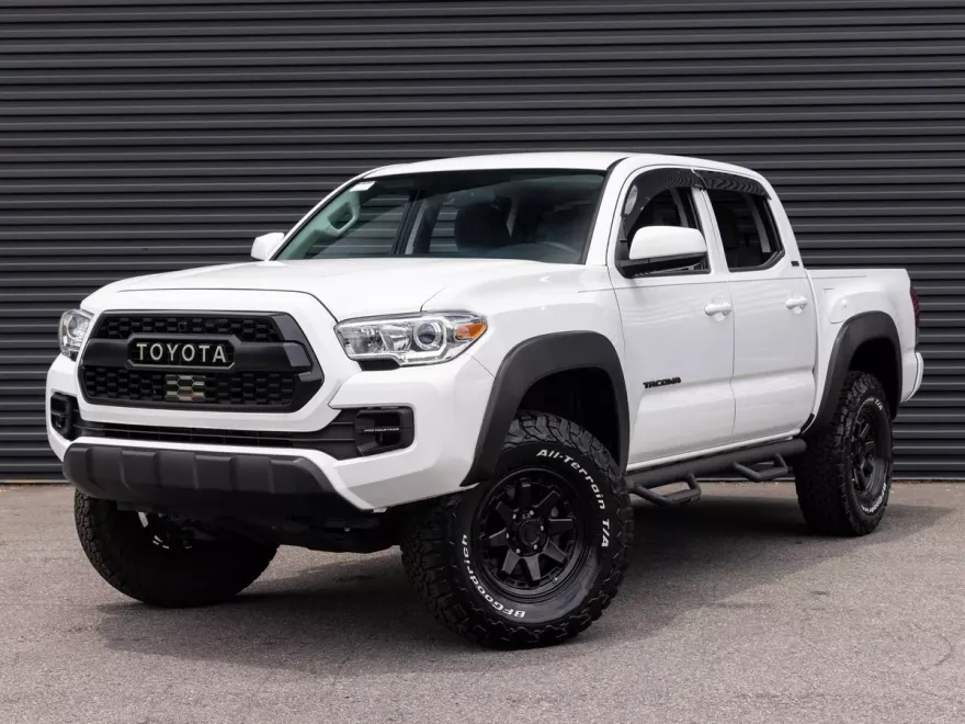 2023 Toyota Tacoma SR photo 1
