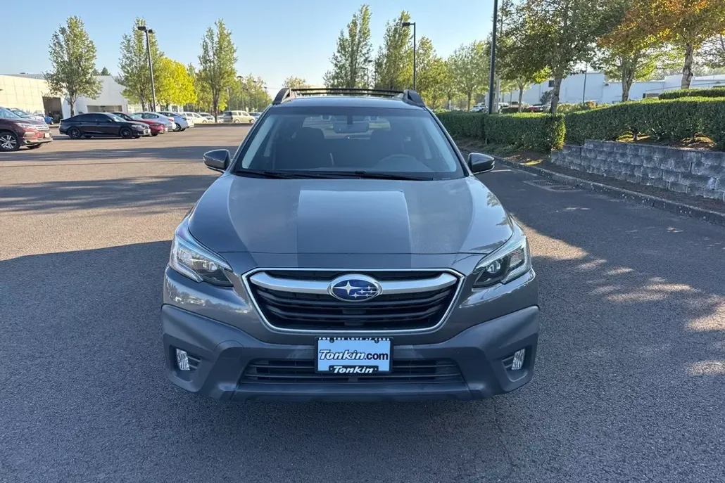 2020 Subaru Outback Premium photo 1