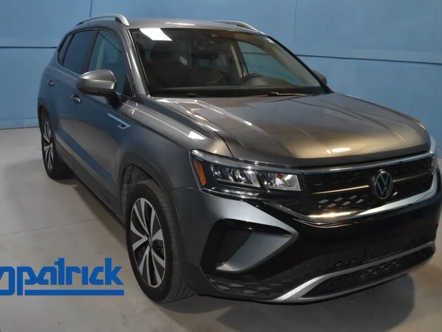 2023 Volkswagen Taos SE photo 1