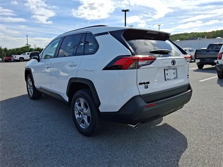 2025 Toyota RAV4 XLE photo 1