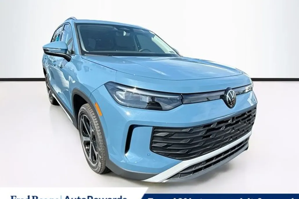 2025 Volkswagen Tiguan SE photo 1