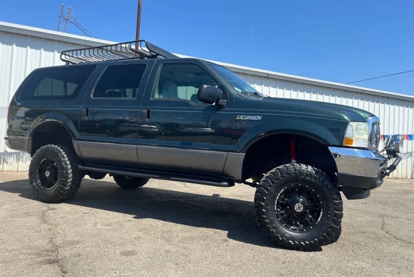 2004 Ford Excursion XLT photo 1