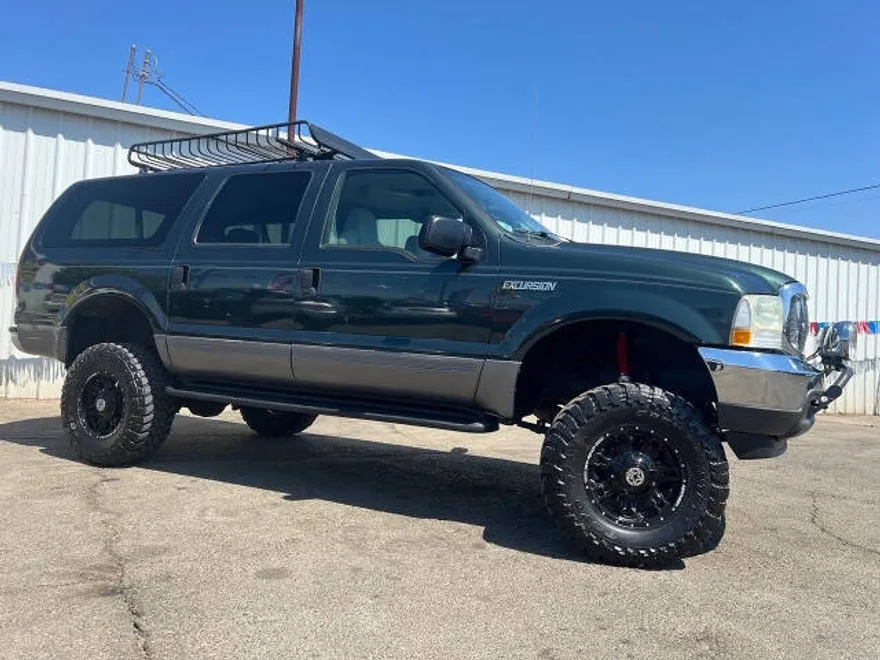 2004 Ford Excursion XLT photo 1