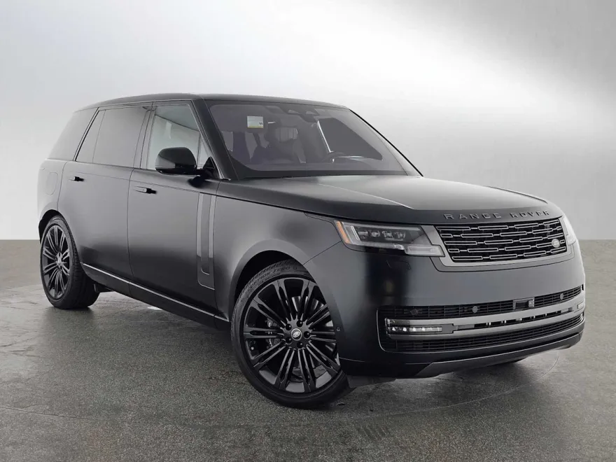 2023 Land Rover Range Rover SE photo 1