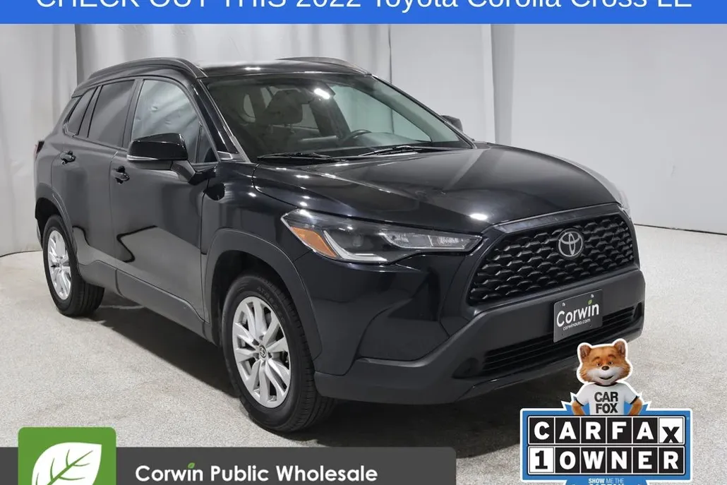 2022 Toyota Corolla Cross LE photo 1