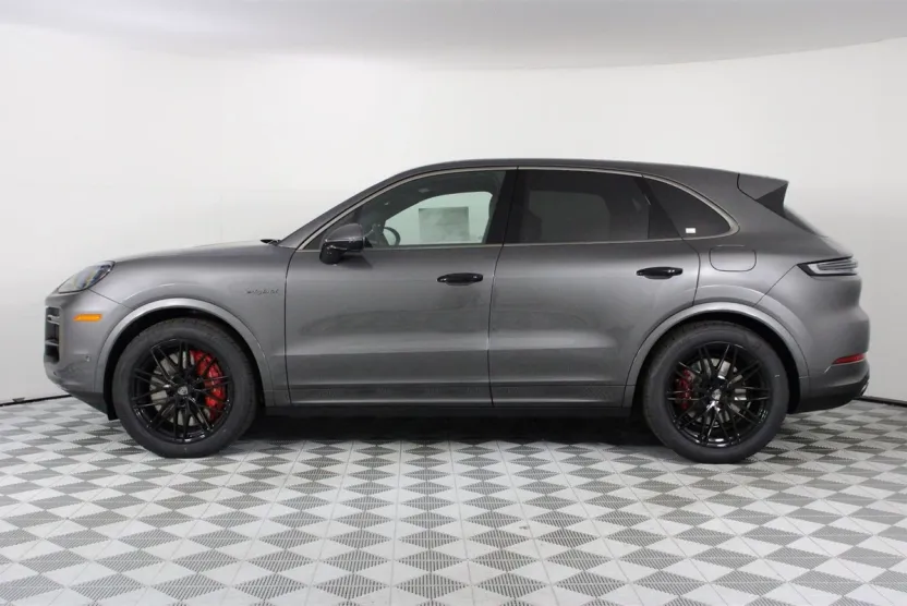 2025 Porsche Cayenne E-Hybrid Turbo photo 1