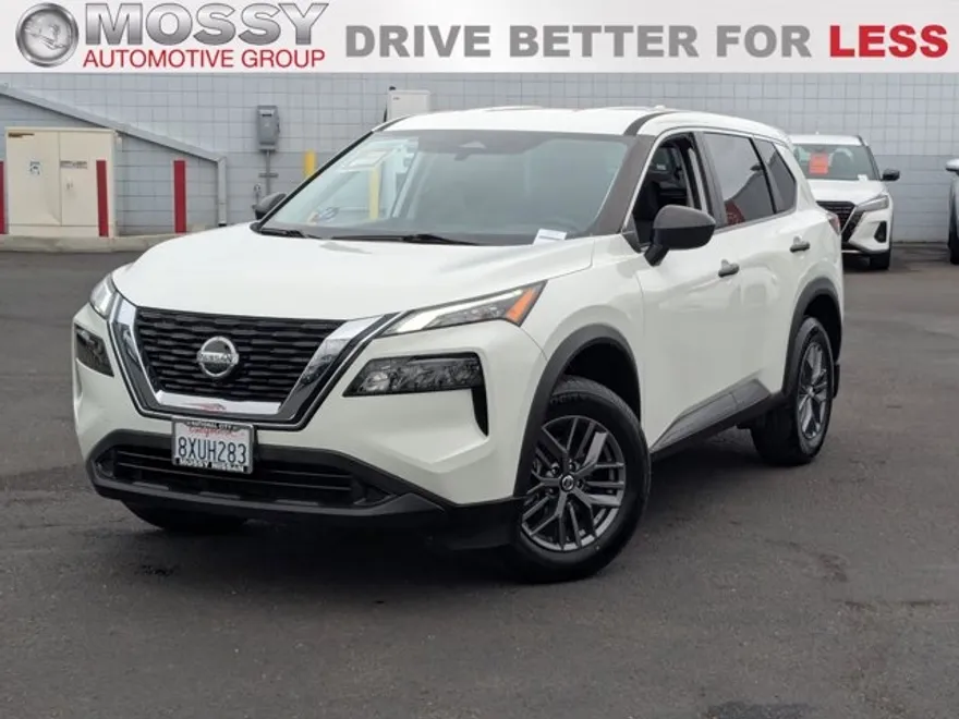 2021 Nissan Rogue SV photo 1
