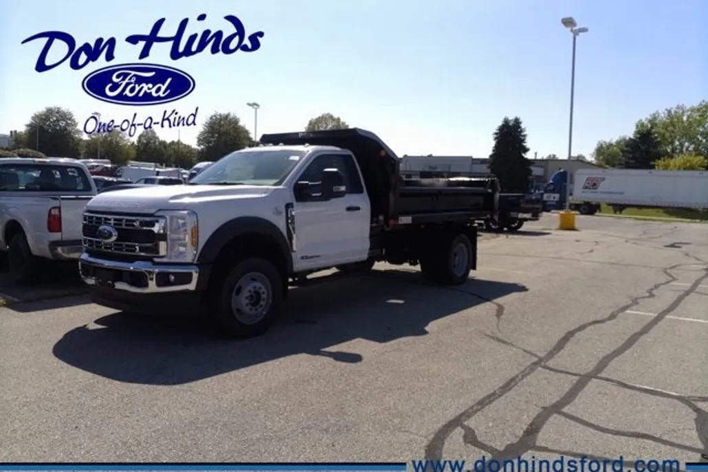 2025 Ford F-600 photo 1
