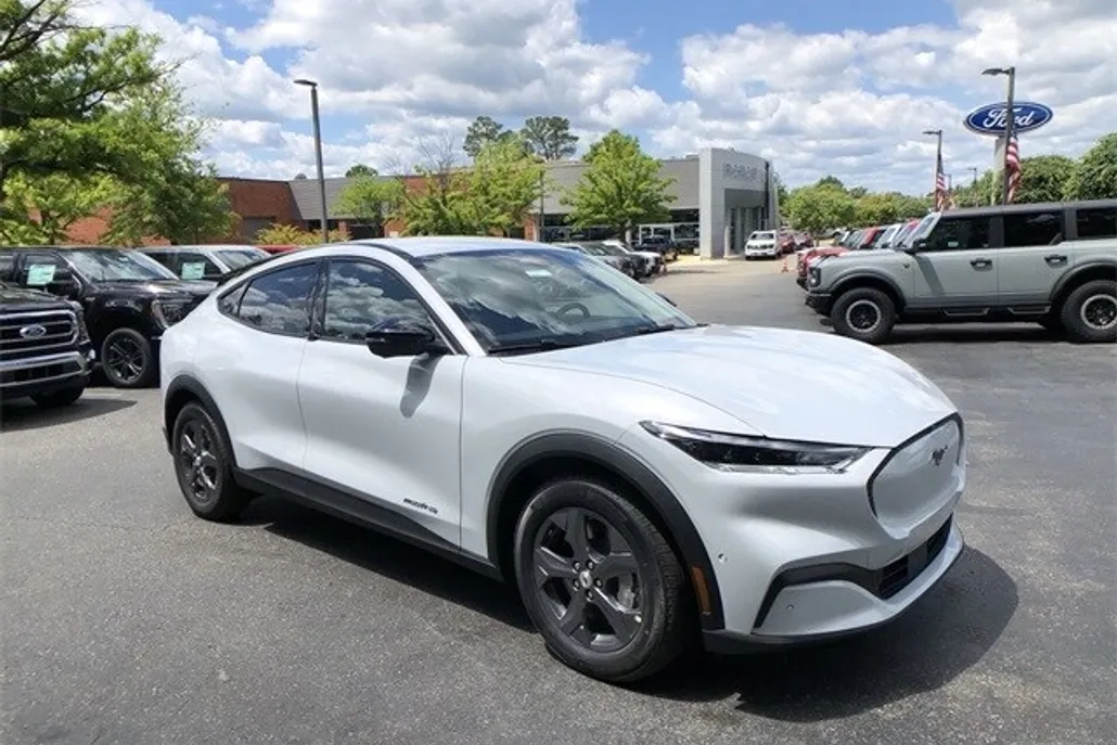 2023 Ford Mustang Mach-E Select photo 1