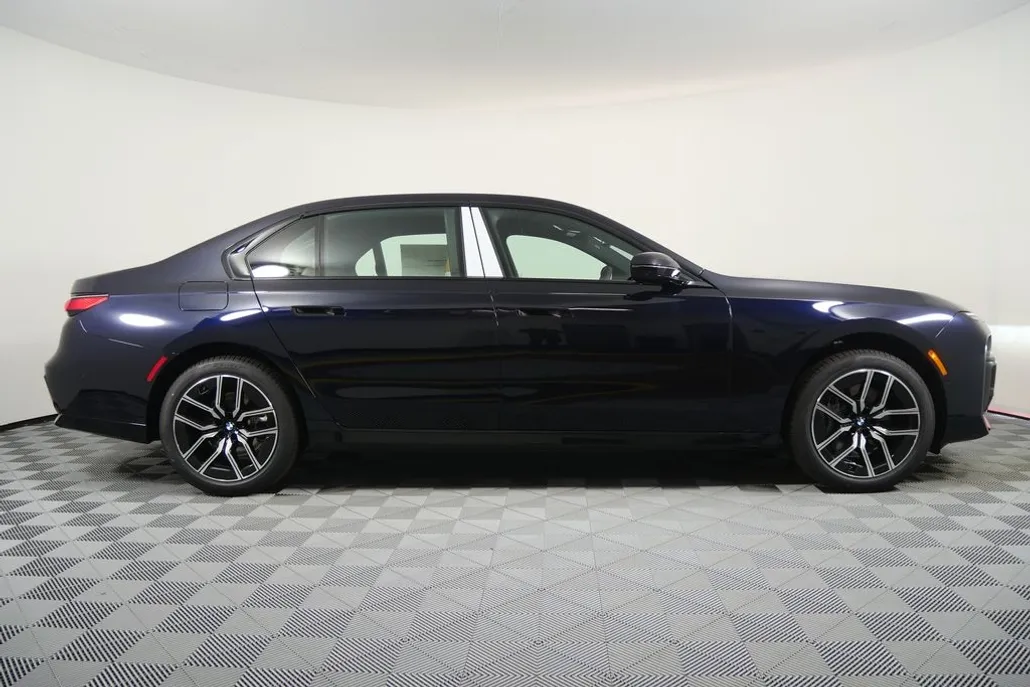 2025 Bmw 740i photo 1