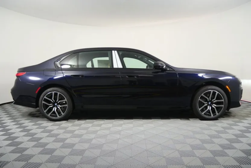 2025 Bmw 740i photo 1