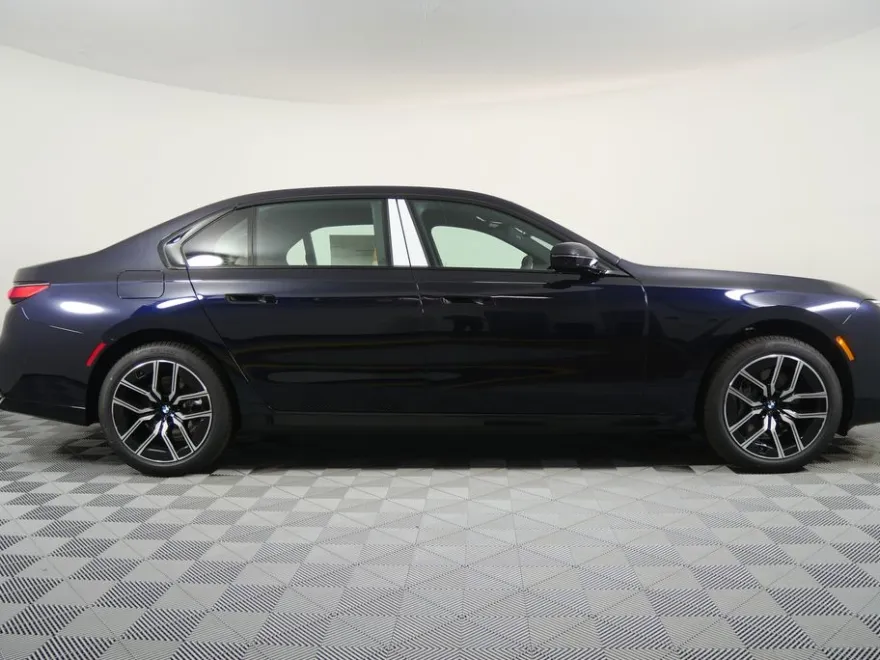 2025 Bmw 740i photo 1